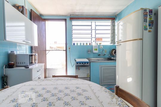 Cozinha de casa à venda com 3 quartos, 110m² em Chácara das Pedras, Porto Alegre
