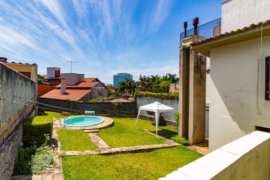 Área Externa de casa à venda com 3 quartos, 110m² em Chácara das Pedras, Porto Alegre