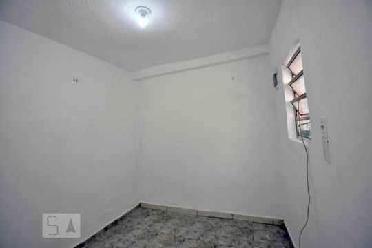 Quarto de casa para alugar com 1 quarto, 35m² em Vila Osasco, Osasco