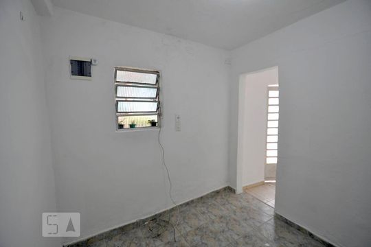 Quarto de casa para alugar com 1 quarto, 35m² em Vila Osasco, Osasco