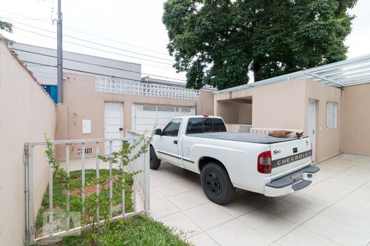 Quintal e garagem de casa à venda com 3 quartos, 220m² em Jardim Munhoz, Guarulhos