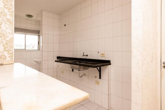 Cozinha de apartamento à venda com 2 quartos, 50m² em Vila Taquari, São Paulo