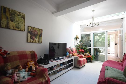 Sala de casa de condomínio para alugar com 3 quartos, 118m² em Jardim Taboão, São Paulo