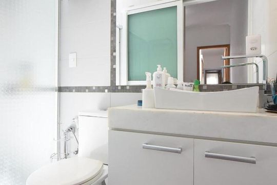 Banheiro Suíte 1 de casa de condomínio para alugar com 3 quartos, 118m² em Jardim Taboão, São Paulo