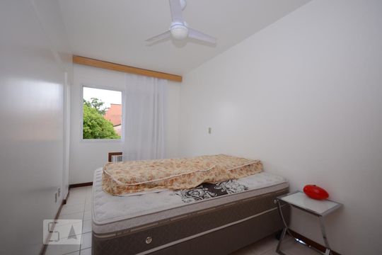 Quarto de apartamento para alugar com 1 quarto, 56m² em Cachoeira do Bom Jesus, Florianópolis