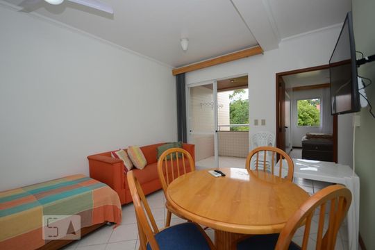 Sala de apartamento para alugar com 1 quarto, 56m² em Cachoeira do Bom Jesus, Florianópolis