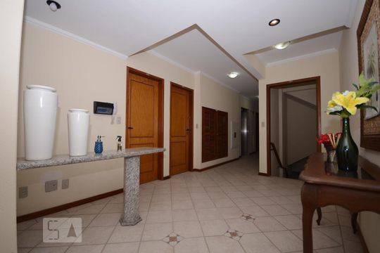 Hall de Entrada de apartamento para alugar com 1 quarto, 56m² em Cachoeira do Bom Jesus, Florianópolis