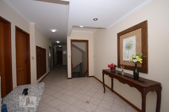 Hall de Entrada de apartamento para alugar com 1 quarto, 56m² em Cachoeira do Bom Jesus, Florianópolis
