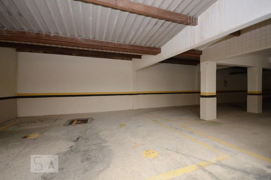 Garagem de apartamento para alugar com 1 quarto, 56m² em Cachoeira do Bom Jesus, Florianópolis
