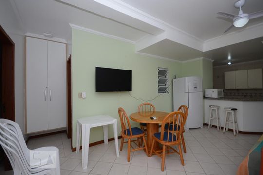 Sala de apartamento para alugar com 1 quarto, 56m² em Cachoeira do Bom Jesus, Florianópolis