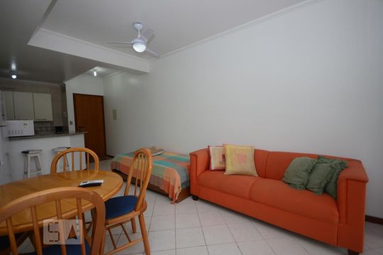 Sala de apartamento para alugar com 1 quarto, 56m² em Cachoeira do Bom Jesus, Florianópolis