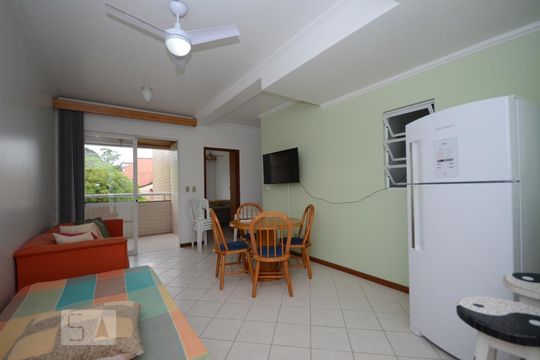 Sala de apartamento para alugar com 1 quarto, 56m² em Cachoeira do Bom Jesus, Florianópolis