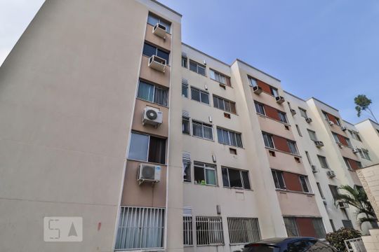 Fachada do Condomínio de apartamento para alugar com 3 quartos, 62m² em Pechincha, Rio de Janeiro