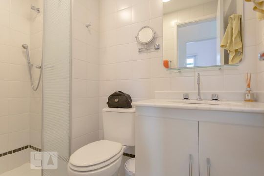 Banheiro de apartamento para alugar com 2 quartos, 60m² em Consolação, São Paulo