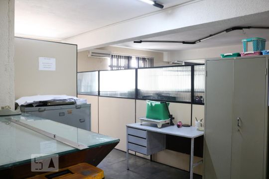 Escritório de casa à venda com 3 quartos, 670m² em Parque Fongaro, São Paulo
