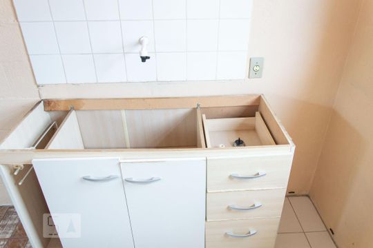 Cozinha de apartamento à venda com 2 quartos, 48m² em Mario Quintana, Porto Alegre