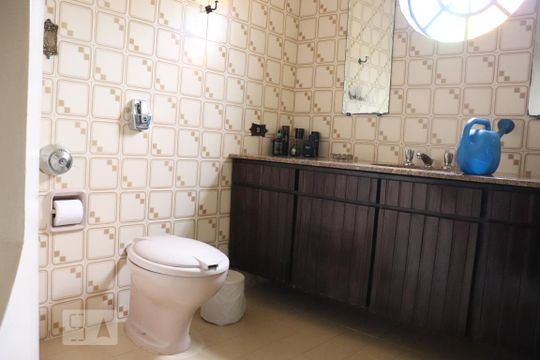 Banheiro da Suíte 1 de casa à venda com 3 quartos, 420m² em Paraíso, Santo André