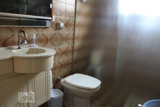 banheiro de casa à venda com 3 quartos, 500m² em Parque Boturussu, São Paulo