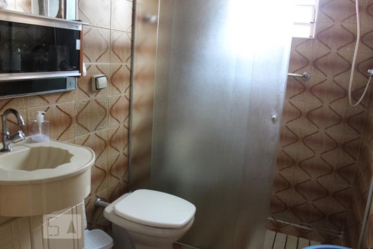 banheiro de casa à venda com 3 quartos, 500m² em Parque Boturussu, São Paulo