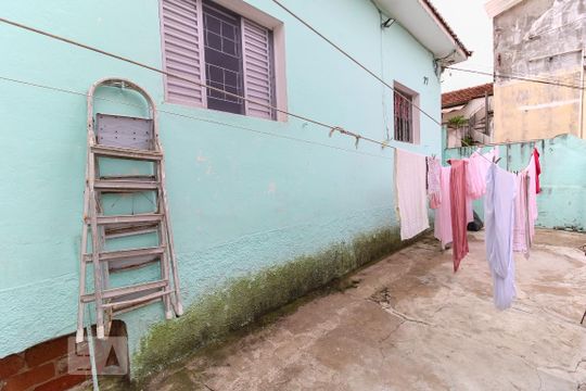 Área Externa de casa à venda com 4 quartos, 230m² em Vila Santo Estefano, São Paulo