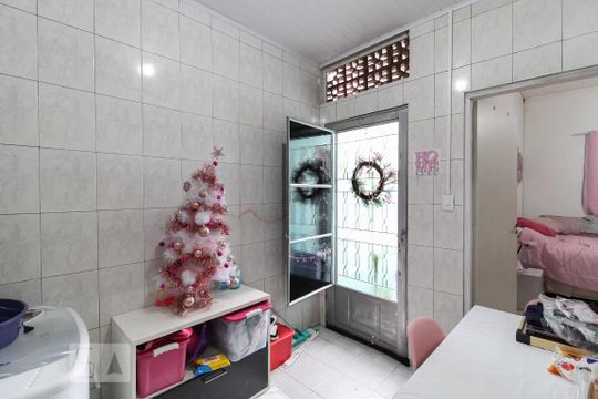 Casa à venda com 4 quartos, 230m² em Vila Santo Estefano, São Paulo