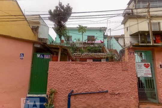 Fachada de casa à venda com 4 quartos, 230m² em Vila Santo Estefano, São Paulo