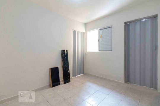 Quarto - Sala de casa para alugar com 1 quarto, 30m² em Vila Alzira, São Paulo