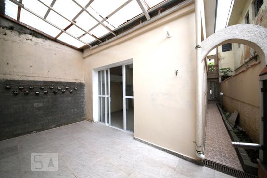 Quintal de casa para alugar com 3 quartos, 120m² em Vila Cordeiro, São Paulo