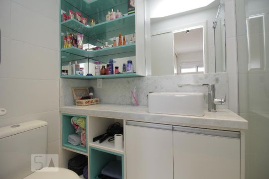 Banheiro da Suíte de apartamento à venda com 2 quartos, 60m² em Marechal Rondon, Canoas