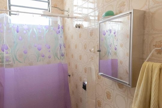 Banheiro de casa à venda com 3 quartos, 300m² em Vila Nogueira, Campinas
