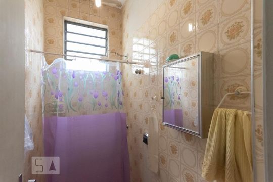 Banheiro de casa à venda com 3 quartos, 300m² em Vila Nogueira, Campinas
