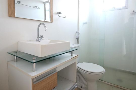 Banheiro de apartamento à venda com 2 quartos, 61m² em Campo Belo, São Paulo