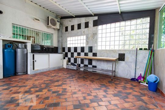 Fundos de casa à venda com 3 quartos, 310m² em Vila Congonhas, São Paulo