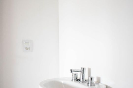 Banheiro de apartamento para alugar com 1 quarto, 49m² em Teresópolis, Porto Alegre