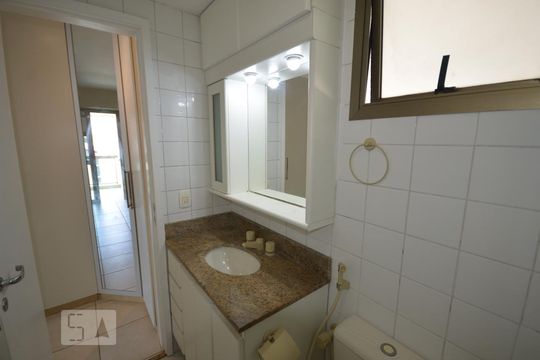 Banheiro 1 de apartamento para alugar com 2 quartos, 71m² em Botafogo, Rio de Janeiro