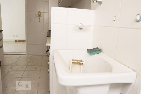 Área de Serviço de apartamento para alugar com 2 quartos, 50m² em Parque Erasmo Assunção, Santo André