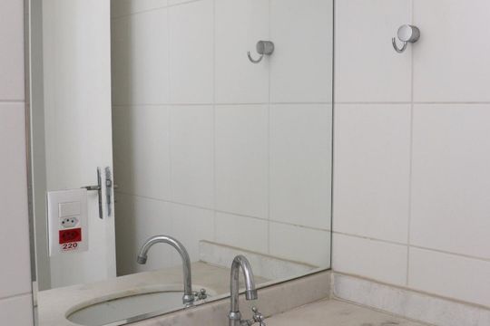 Banheiro Social de apartamento para alugar com 2 quartos, 50m² em Parque Erasmo Assunção, Santo André
