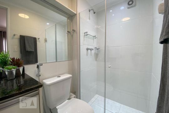 Banheiro de kitnet/studio à venda com 1 quarto, 36m² em Vila Andrade, São Paulo