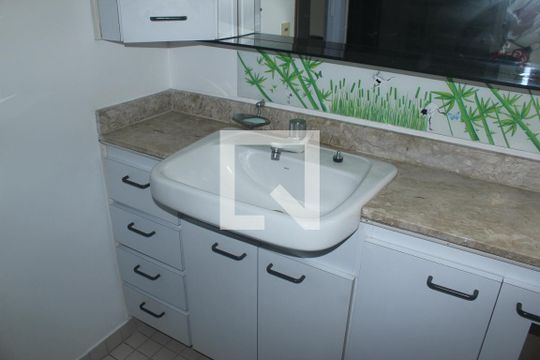 Banheiro de apartamento para alugar com 3 quartos, 65m² em Vila do Castelo, São Paulo