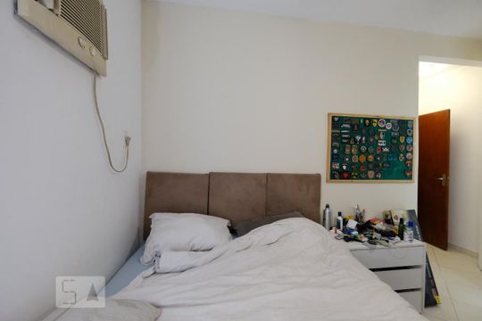 Quarto 3 de casa para alugar com 4 quartos, 190m² em Boqueirão, Santos
