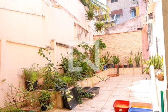 Quintal de casa à venda com 8 quartos, 500m² em Piedade, Rio de Janeiro
