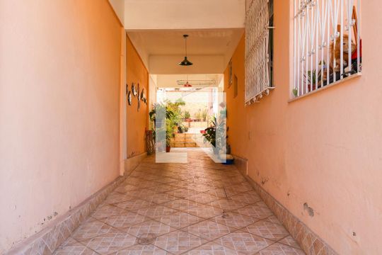 Garagem de casa à venda com 8 quartos, 500m² em Piedade, Rio de Janeiro
