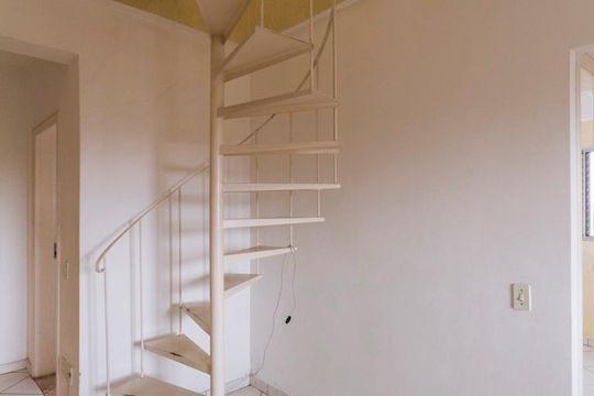 Escada para cobertura de apartamento para alugar com 2 quartos, 100m² em Vila Mira, São Paulo