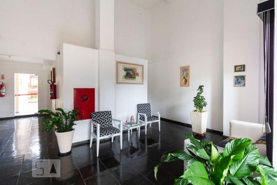 Hall social de apartamento para alugar com 2 quartos, 100m² em Vila Mira, São Paulo