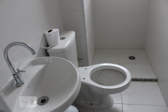 Banheiro de apartamento para alugar com 2 quartos, 42m² em Itaquera, São Paulo