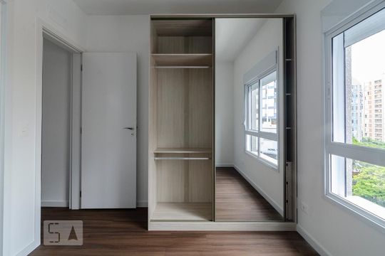 Quarto 1 - Armários de apartamento para alugar com 2 quartos, 58m² em Vila Madalena, São Paulo