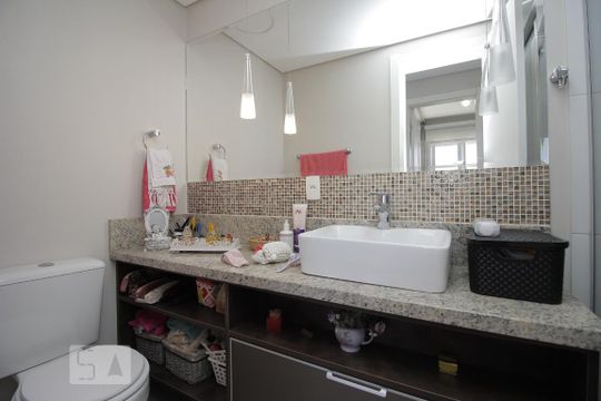 Banheiro de apartamento à venda com 2 quartos, 80m² em Marechal Rondon, Canoas