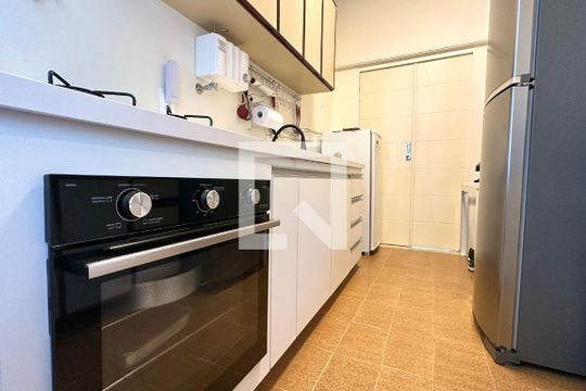 Cozinha de apartamento para alugar com 2 quartos, 75m² em Leblon, Rio de Janeiro