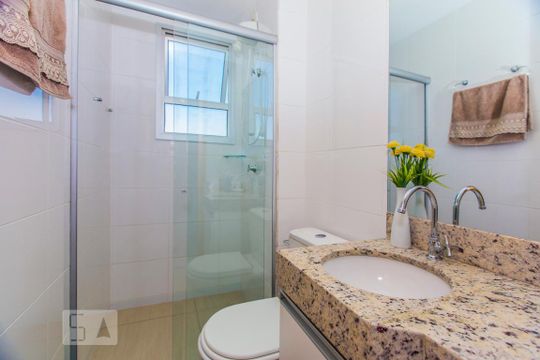 Banheiro de apartamento para alugar com 2 quartos, 57m² em Ouro Preto, Belo Horizonte