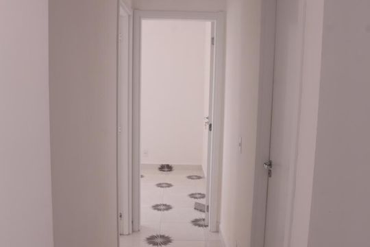 Corredor dos dormitórios de apartamento à venda com 2 quartos, 41m² em Itaquera, São Paulo